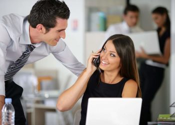 Трогать сослуживцев полезно для здоровья