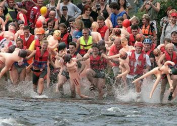 Заплыв на резиновых женщинах